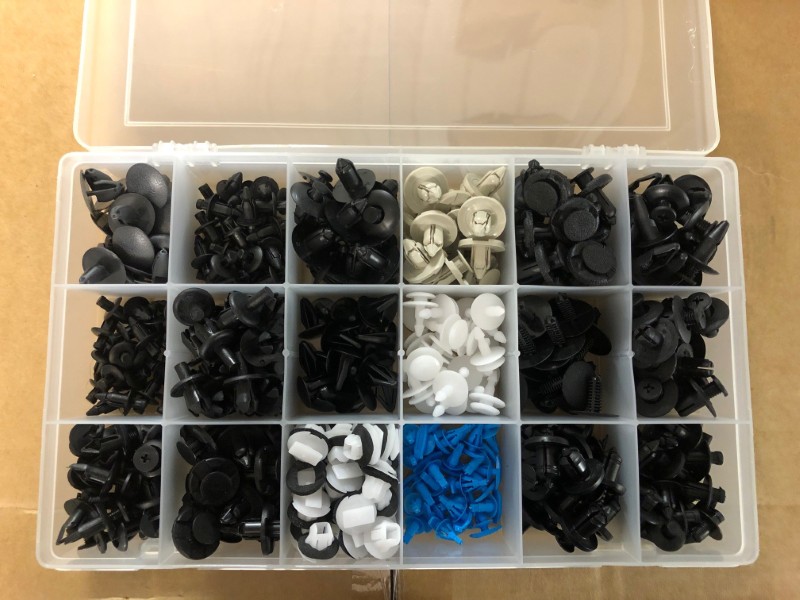 Assorted Nissan Trim Fixings Box375pc