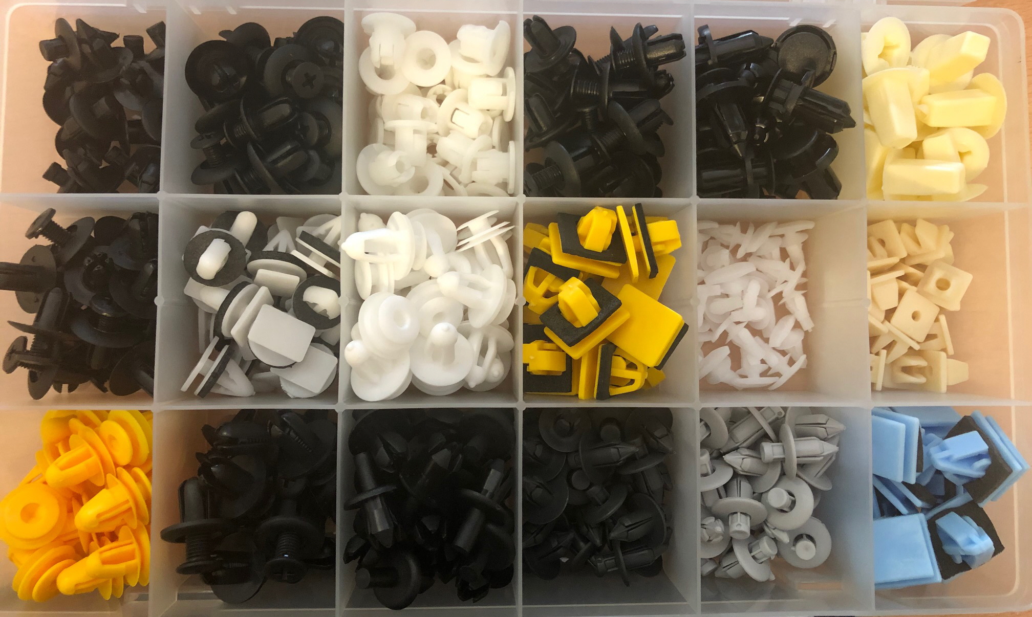 Asstd Asian Vehicle Trim Fixings Box375pc